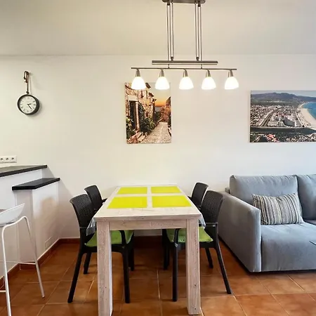 Con Piscina Y Terraza Cerca Del Mar Apartment *