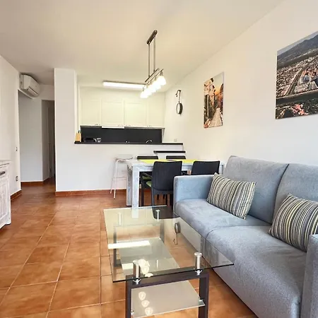 Con Piscina Y Terraza Cerca Del Mar Apartment