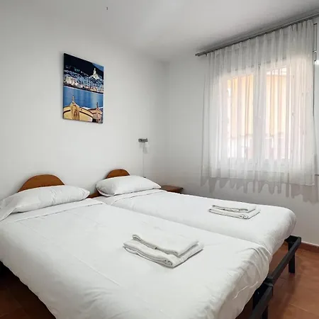 Con Piscina Y Terraza Cerca Del Mar Apartment Empuriabrava