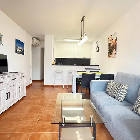 Apartment Con Piscina Y Terraza Cerca Del Mar