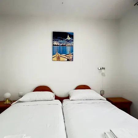 Con Piscina Y Terraza Cerca Del Mar Apartment *