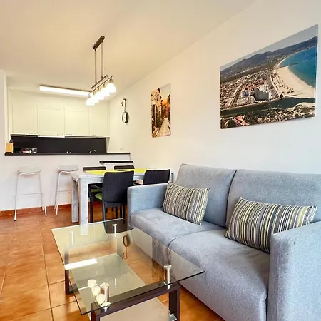 Con Piscina Y Terraza Cerca Del Mar Apartment Empuriabrava
