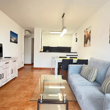 Con Piscina Y Terraza Cerca Del Mar Apartment