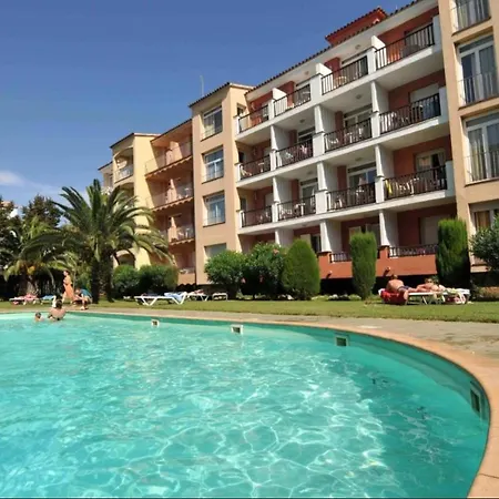 Con Piscina Y Terraza Cerca Del Mar Apartment
