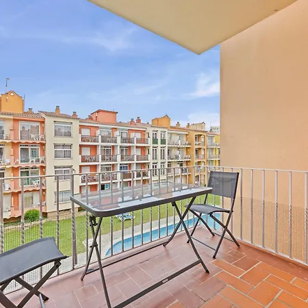 Con Piscina Y Terraza Cerca Del Mar
