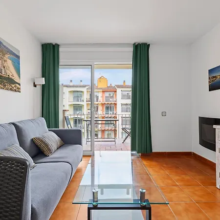 Apartment Con Piscina Y Terraza Cerca Del Mar
