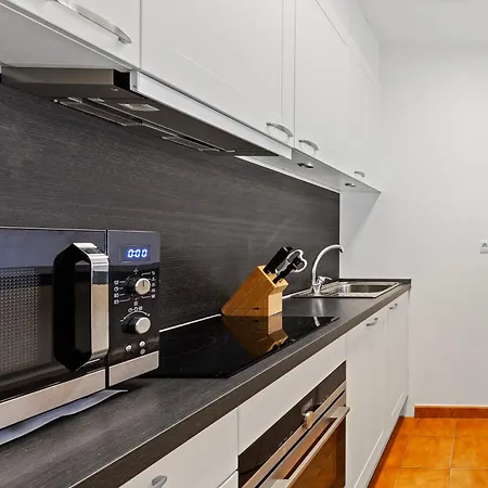 Apartment Con Piscina Y Terraza Cerca Del Mar